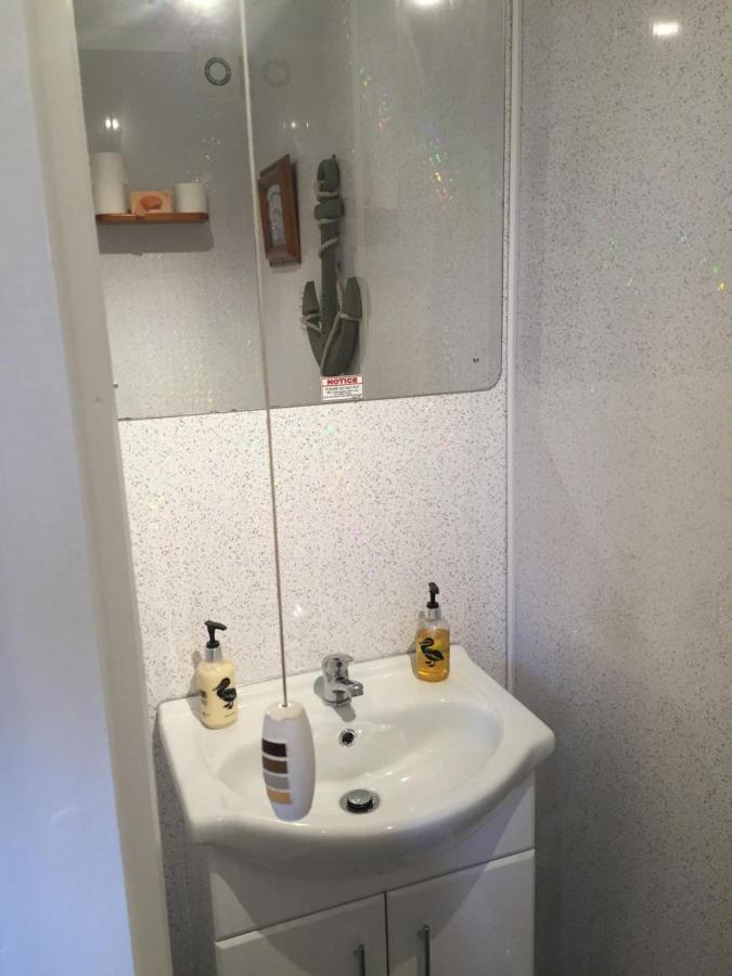 Atlanta Hotel Скарбъро Екстериор снимка